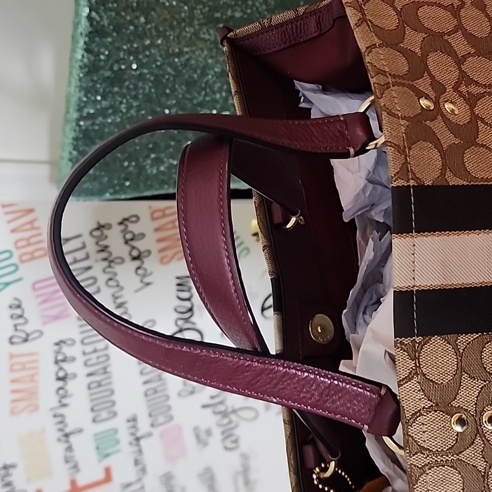 COACH DEMPSEY TOTE 40" - Picture 7 of 14